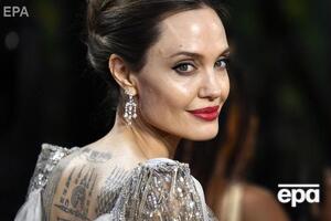 Джоли стала героиней декабрьско-январского номера Harper's Bazaar