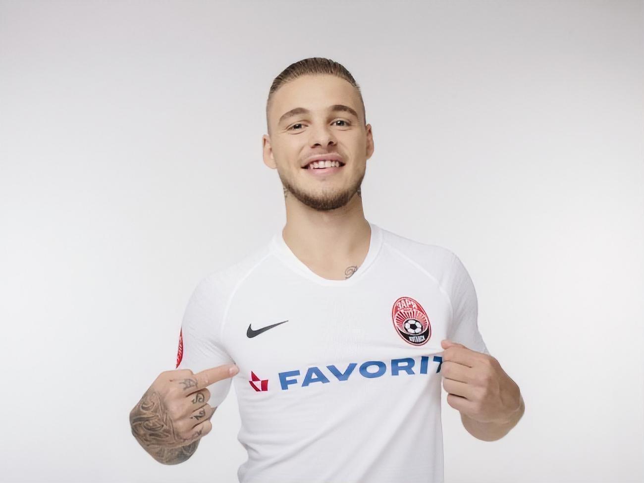 Лєднєв у жовтні забив два голи і віддав дві передачі