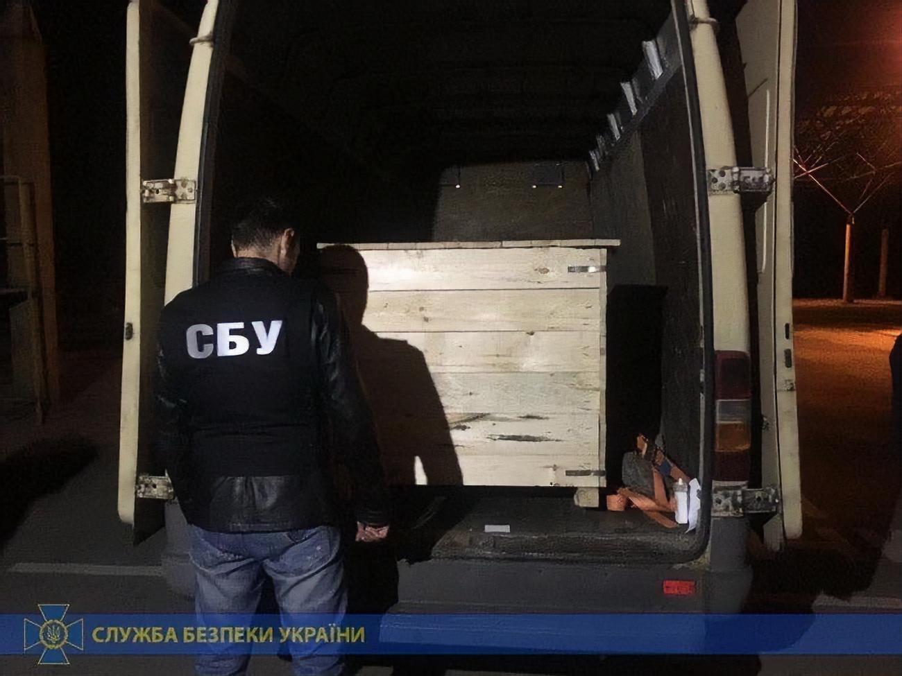 Зловмисник домовився з митниками, щоб продукцію оформляли без перевірки