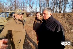 Аваков (праворуч) відвідав Золоте, де відведення військ закінчилося 1 листопада