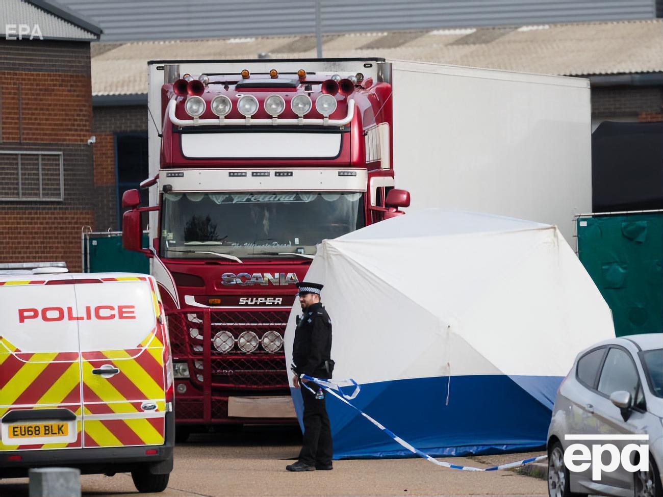 Фуру с телами 38 взрослых и одного подростка обнаружили в октябре