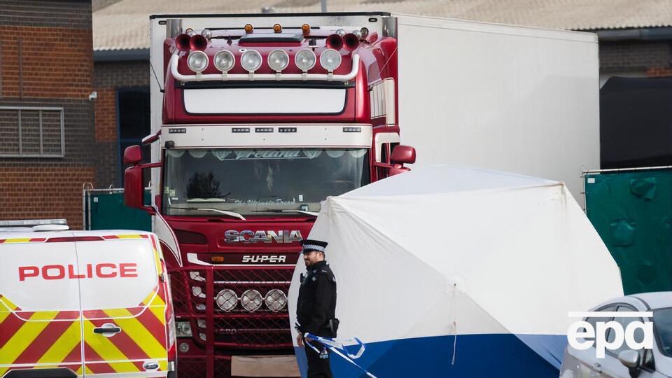 Фуру с телами 38 взрослых и одного подростка обнаружили в октябре