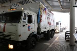 За даними української влади, під виглядом "гумконвою" Росія ввозить в Україну зброю і техніку для бойовиків
