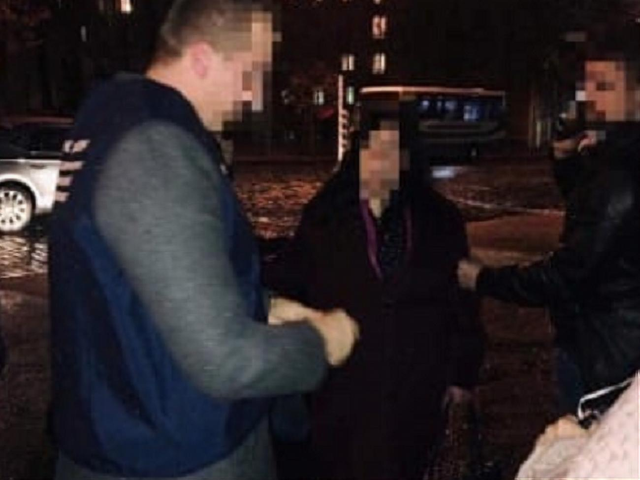 За хабар чиновниця мала посприяти в одержанні підприємцем безстрокової ліцензії