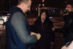 За хабар чиновниця мала посприяти в одержанні підприємцем безстрокової ліцензії