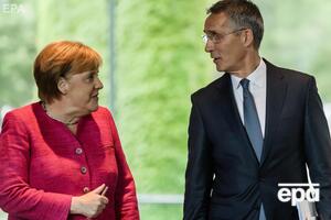 Меркель (ліворуч): НАТО залишається основою нашої безпеки