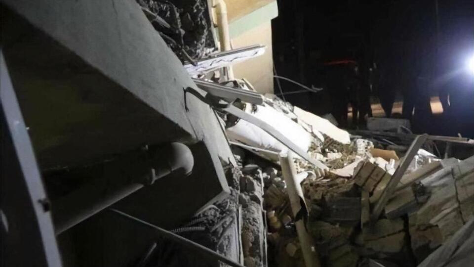 За попередніми даними, зруйновано три невеликі селища