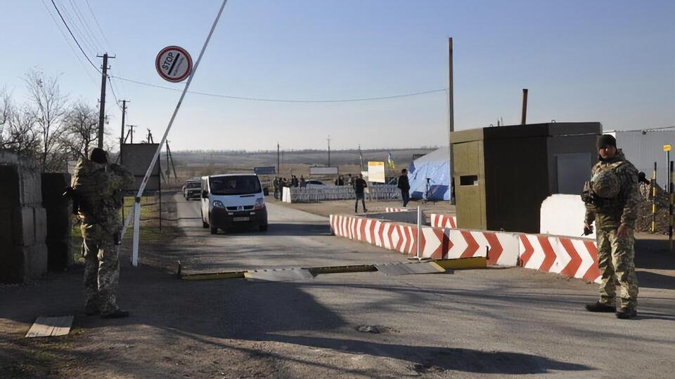 Гумпомощь доставили на оккупированную часть Донбасса через контрольный пункт въезда-выезда "Новотроицкое"