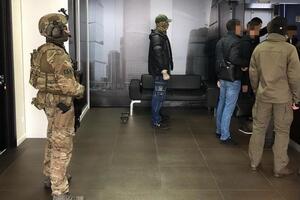 Обшуки тривають в офісі адвокатського об'єднання