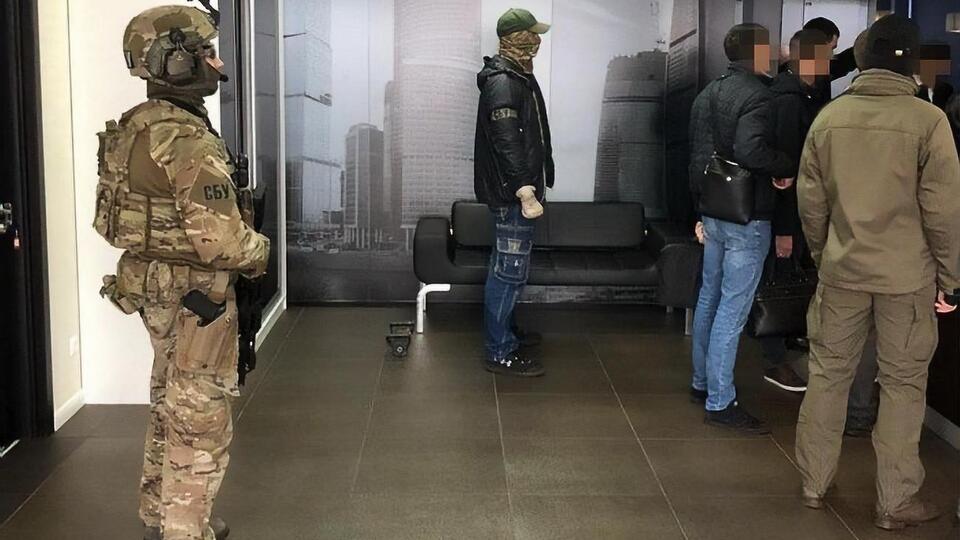 Обшуки тривають в офісі адвокатського об'єднання