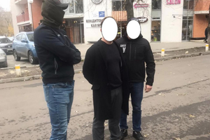 Чиновників затримали після одержання хабара