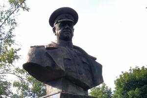 Переименование проспекта объясняется декоммунизацией