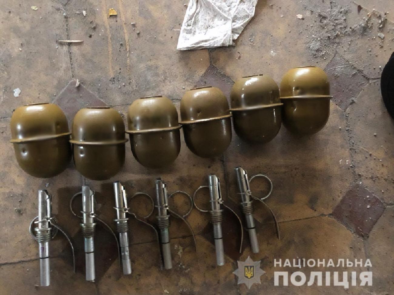 Боєприпаси і зброю передали на експертизу