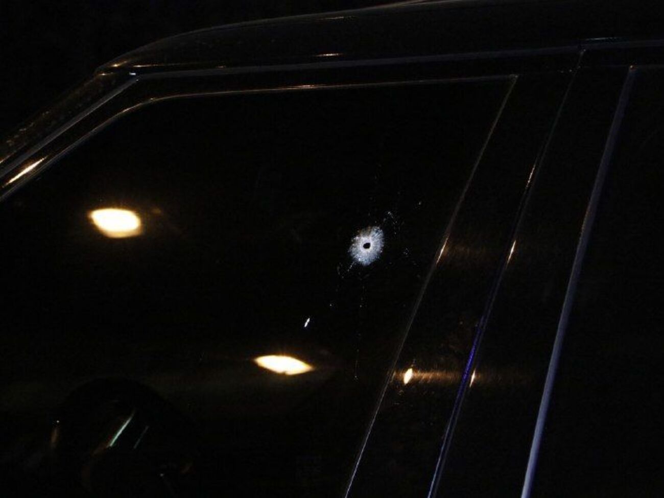 Злоумышленника, стрелявшего по внедорожнику, пока не нашли