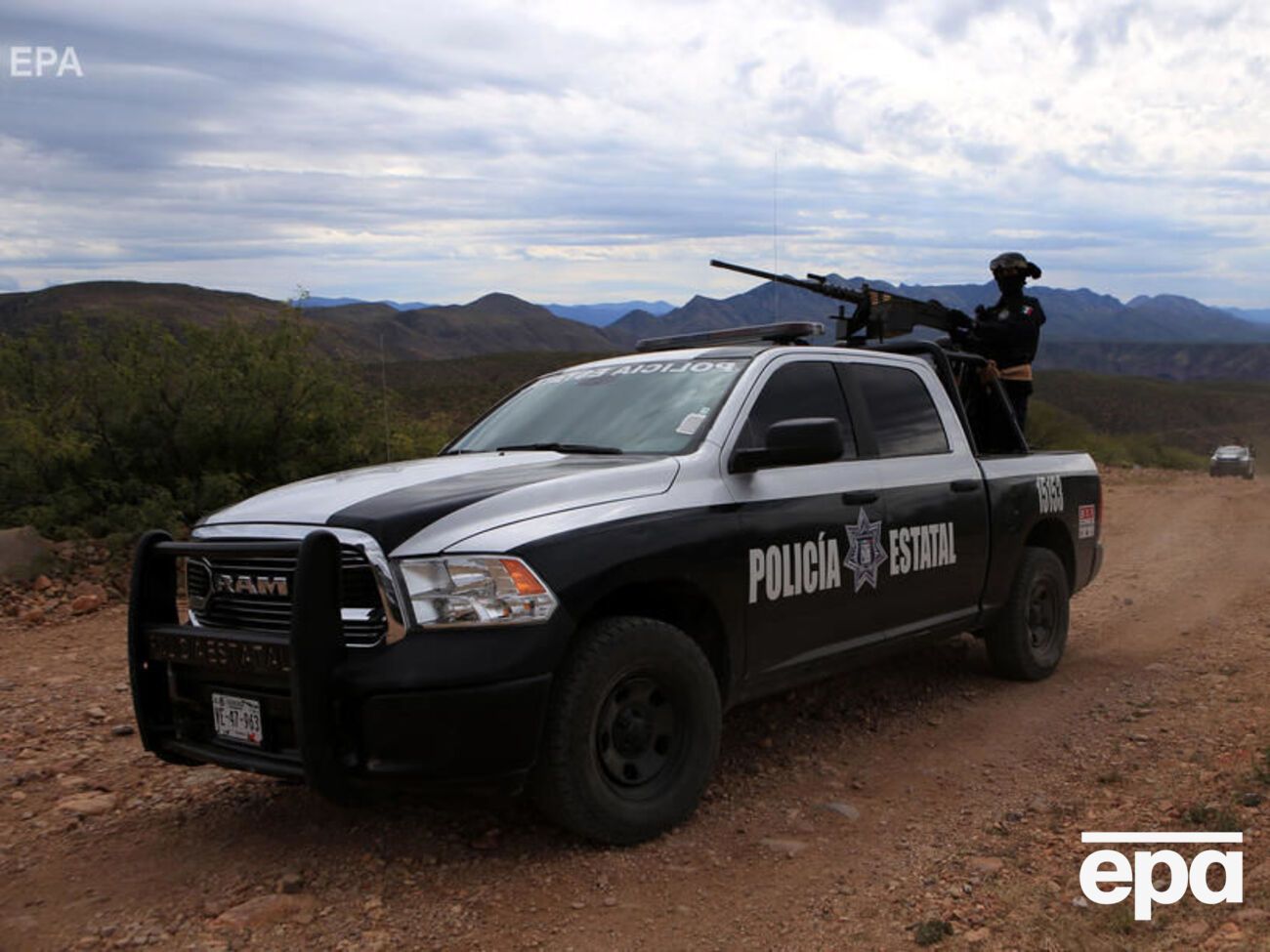 Предварительно сообщалось о 14 погибших, в том числе пяти полицейских