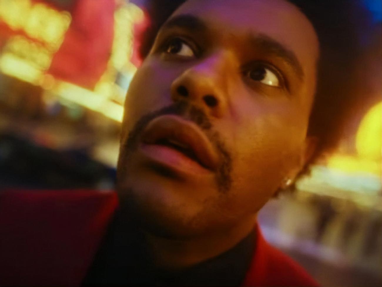 У кліпі показано реальність, яку бачить людина зі зміненою свідомістю