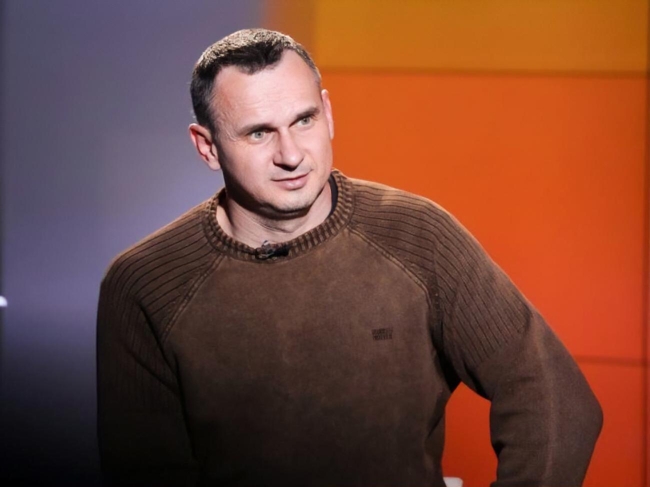 Сенцов: Так как я сейчас почти киевлянин, то пошел и стал на воинский учет