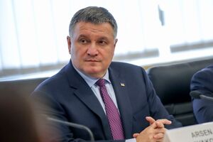 Аваков: В Луганской области нет ни одного коридора, где бы проезжала машина
