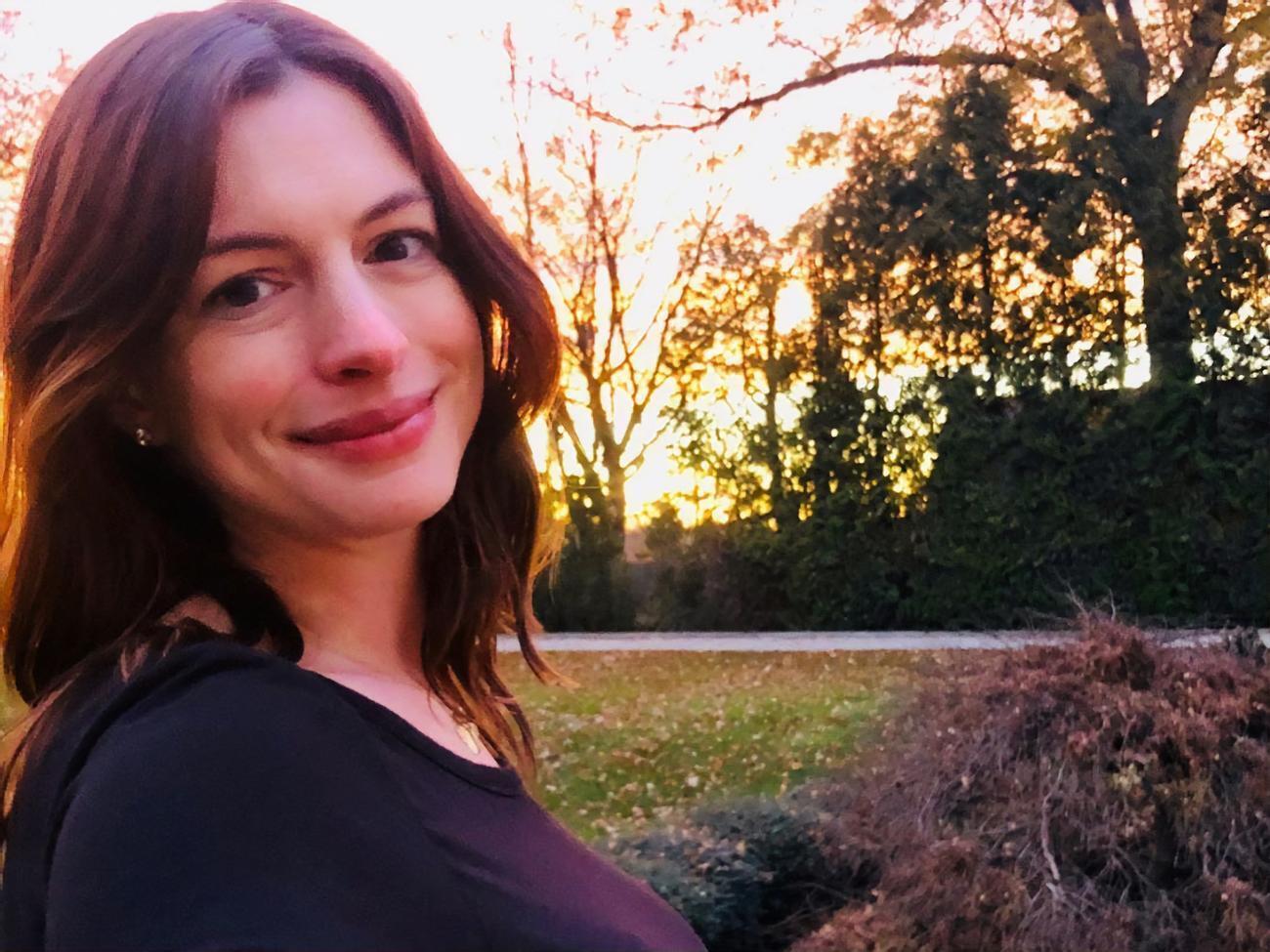 Хэтэуэй взяла на пикник новорожденного ребенка – СМИ