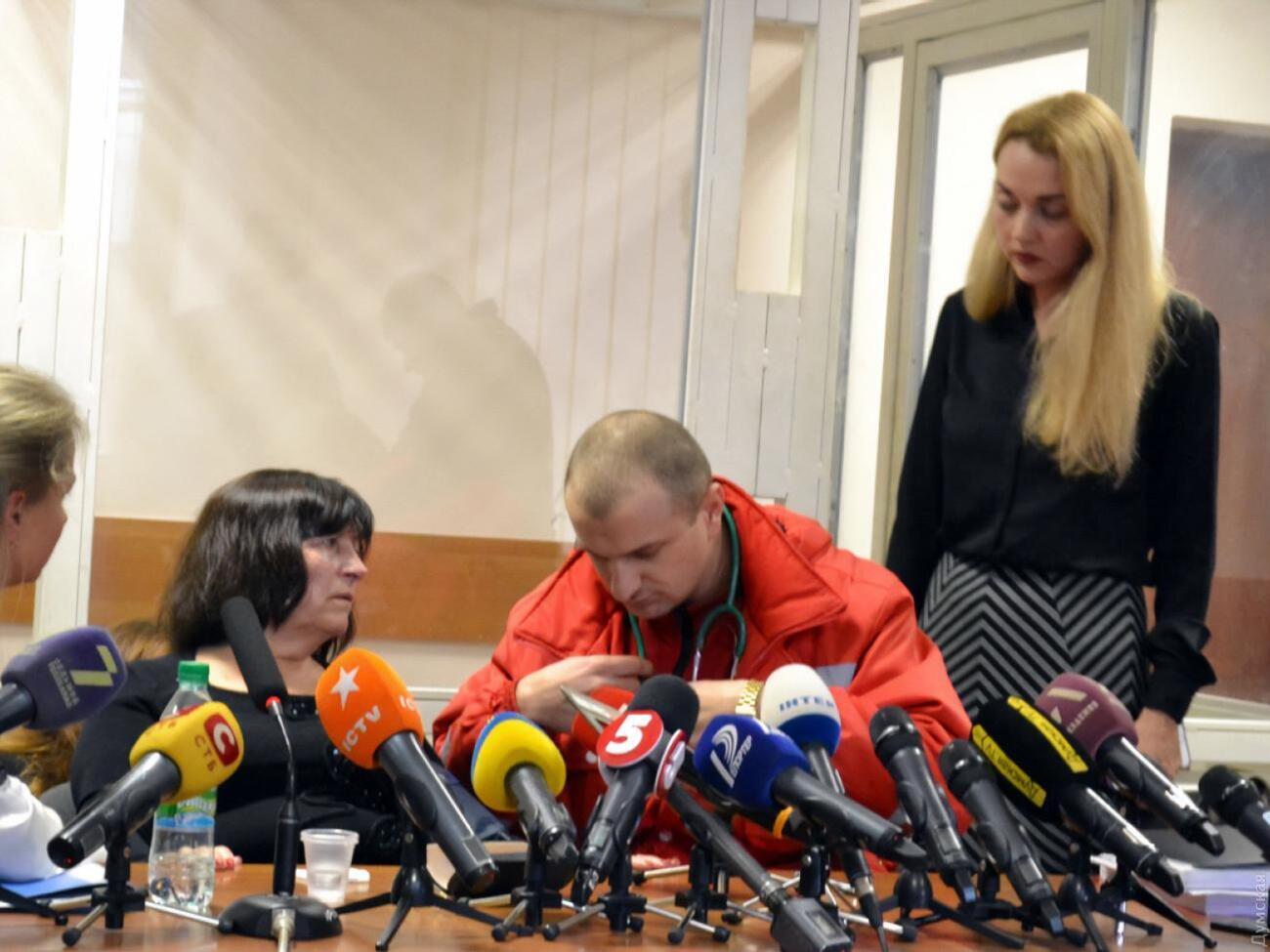 Кочерге стало плохо в суде, ей вызвали медиков