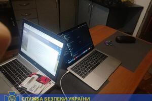 Во время обысков у фигурантов были изъяты компьютеры с базами данных
