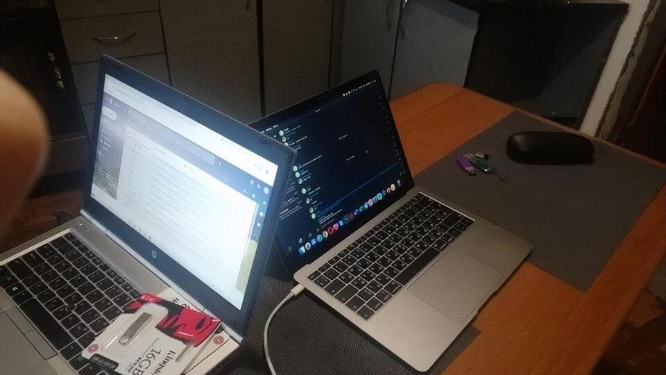 Во время обысков у фигурантов были изъяты компьютеры с базами данных