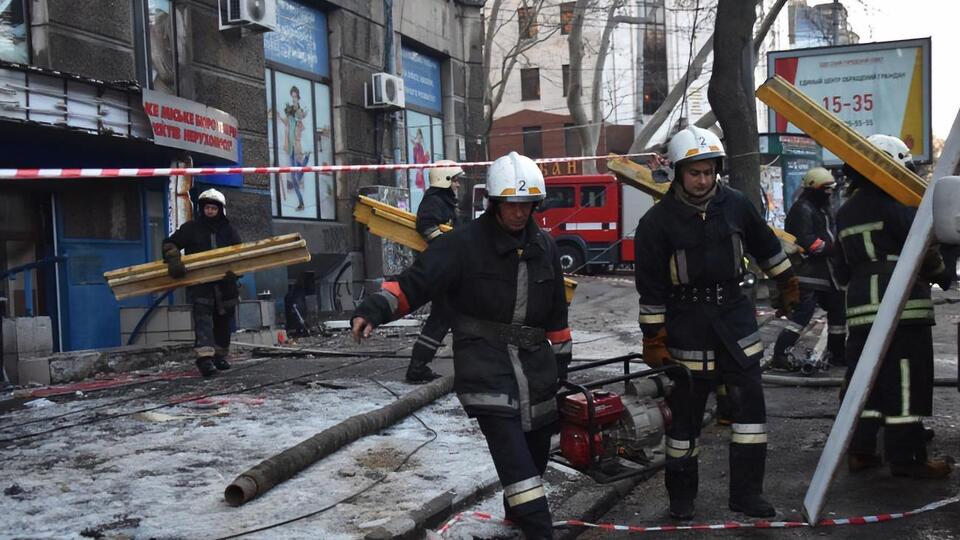 Спасатели разбирают завалы в Одессе