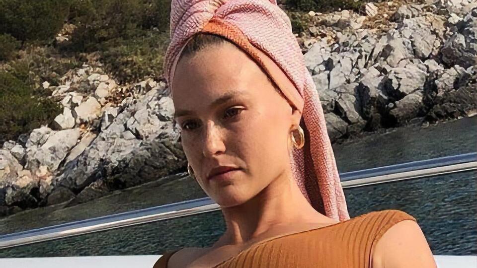 Рафаелі: Я хотіла б зробити колаж "тоді й зараз". Але я збираюся пропустити зараз. Це тоді
