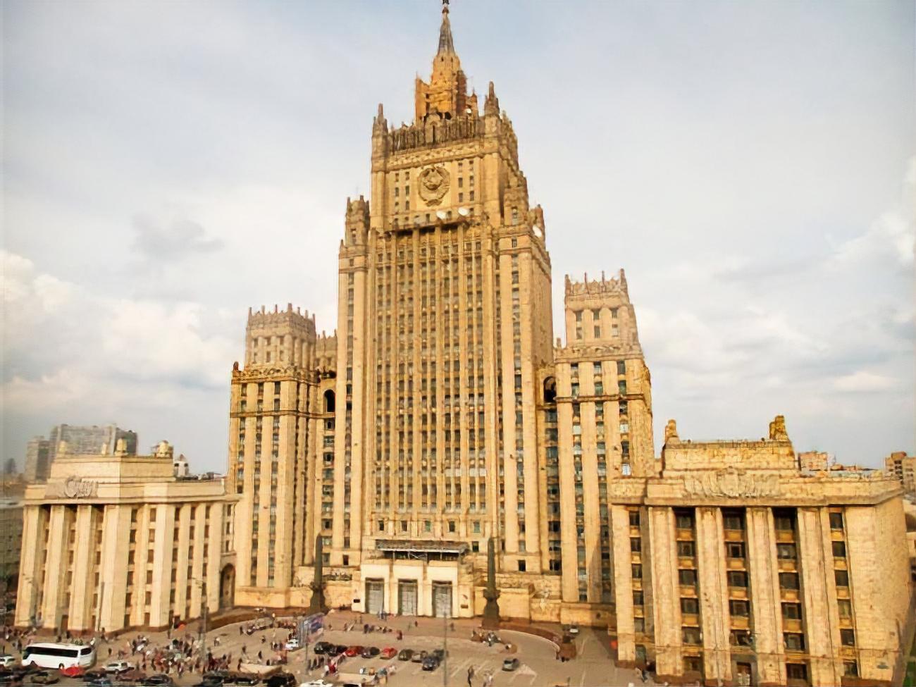 МЗС РФ: Двом дипломатам наказано покинути територію РФ протягом семи діб