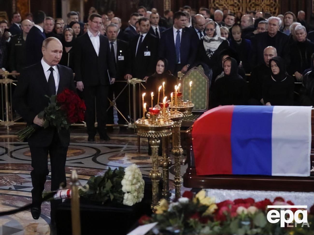 Проститься с Лужковым приходил Путин