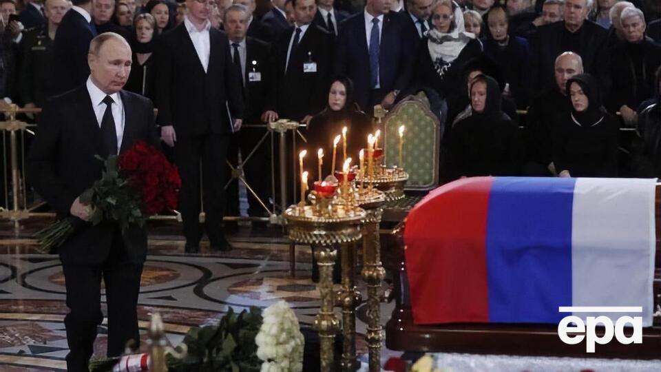 Проститься с Лужковым приходил Путин