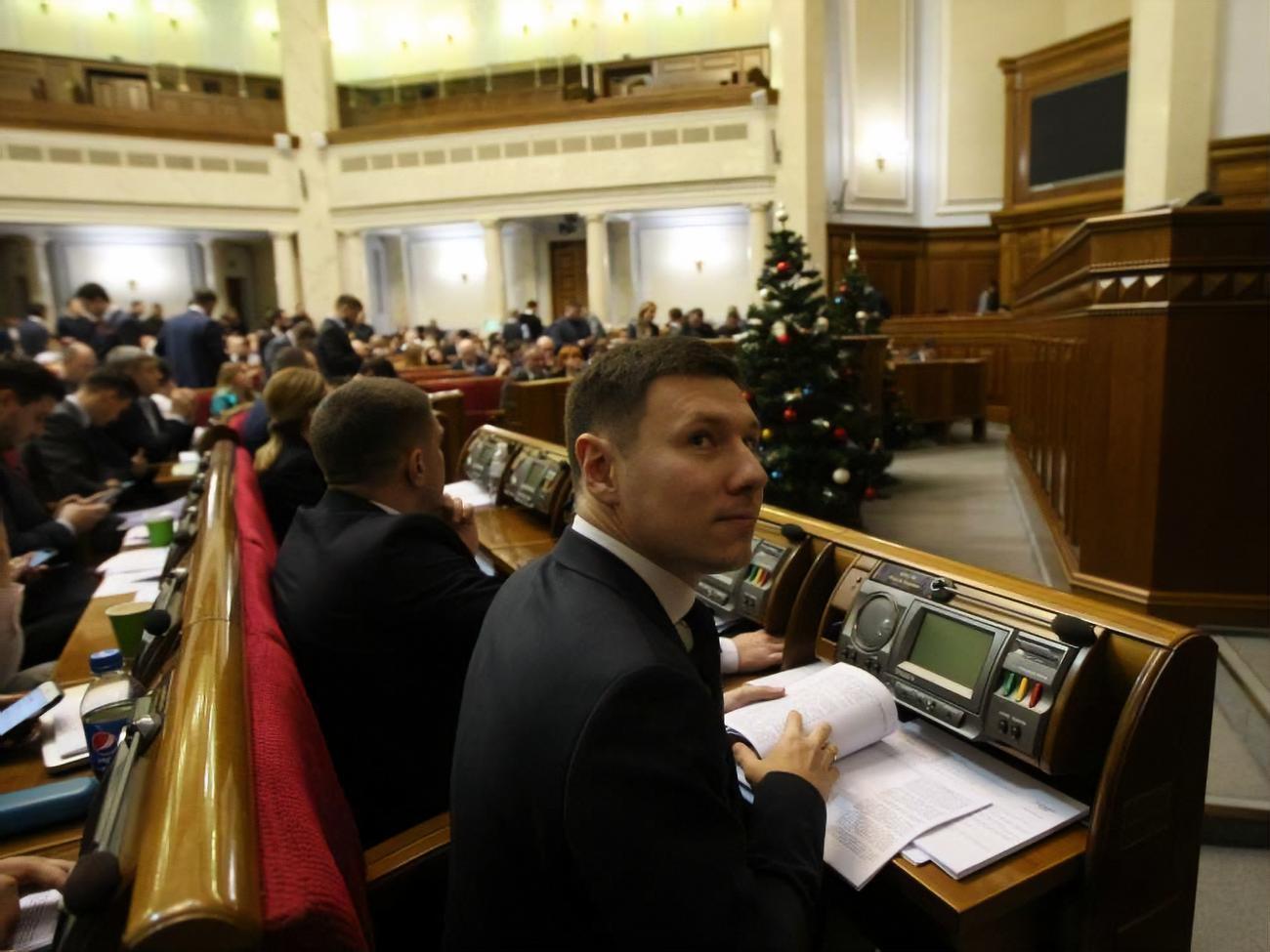 За документ проголосовало 322 парламентария