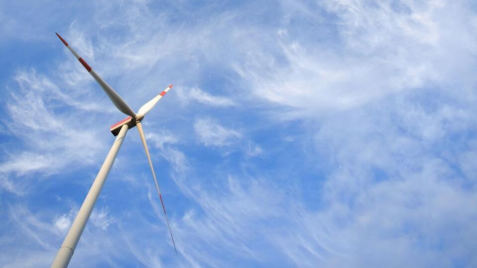 Украина получила более 8 миллиардов долларов иностранных инвестиций в отрасль возобновляемой энергетики, отметили дипломаты