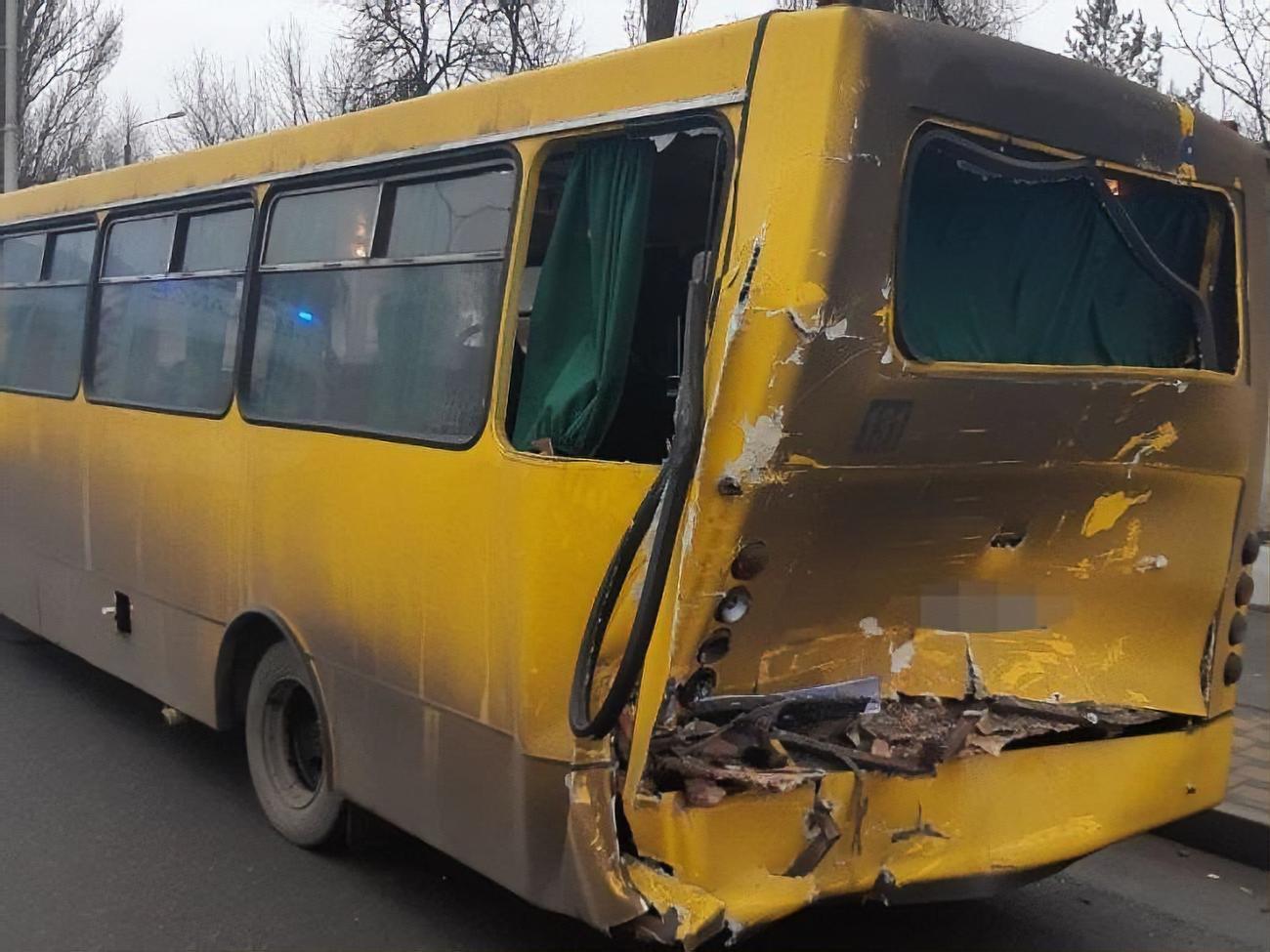 Фура врізалася в маршрутку