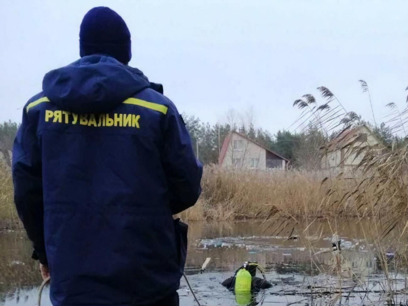 Спасатели провели на озере поисковые работы