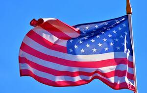 США продолжают искать возможности для развития двухсторонних отношений с РФ, заявил американский конгрессмен