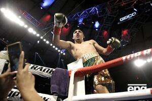 Лопес выиграл 15-й бой в карьере