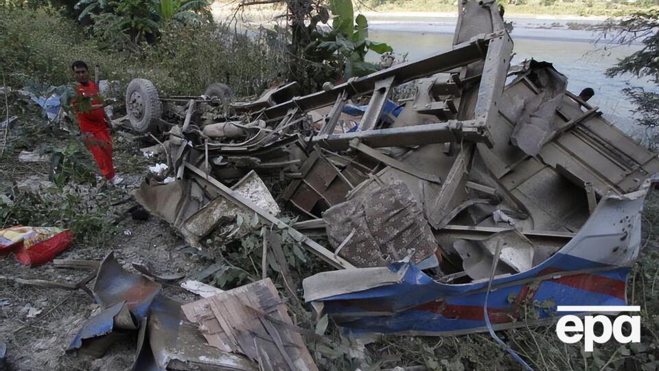 18 пасажирів автобуса госпіталізували