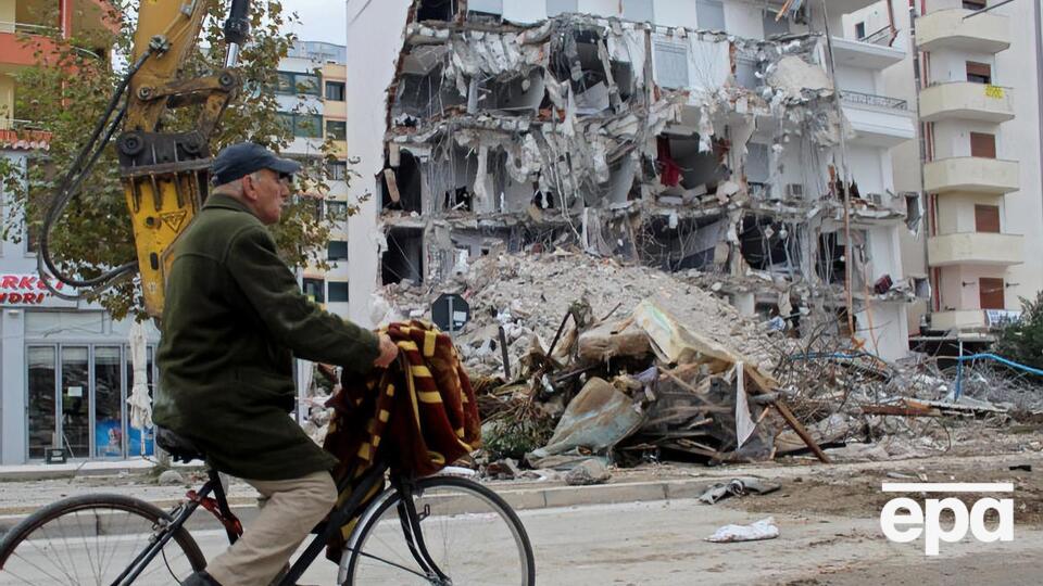 В результате землетрясения в Албании погиб 51 человек