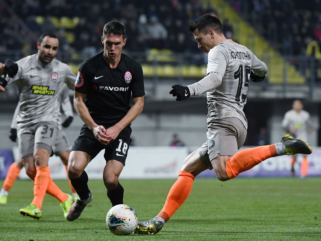 "Шахтер" победил "Зарю" со счетом 2:1