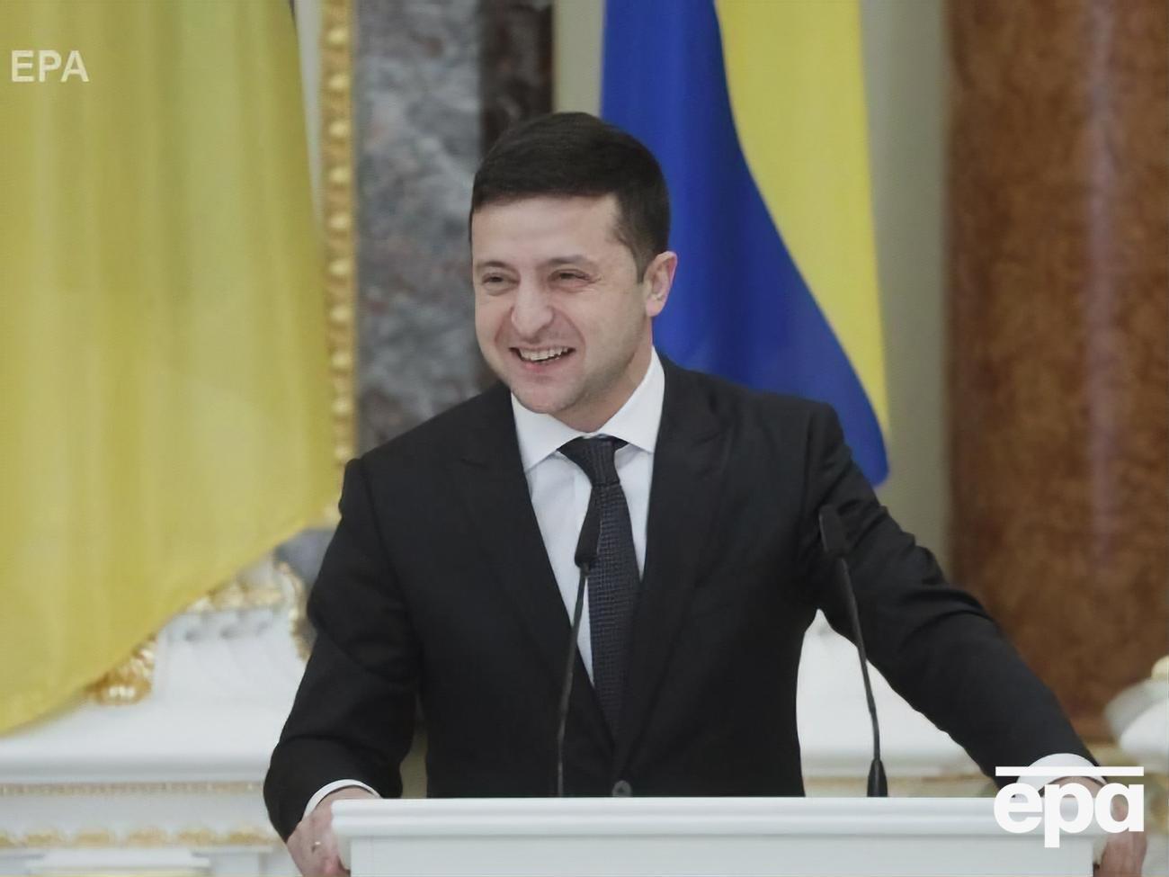 Зеленский вступил в должность президента 20 мая 2019 года