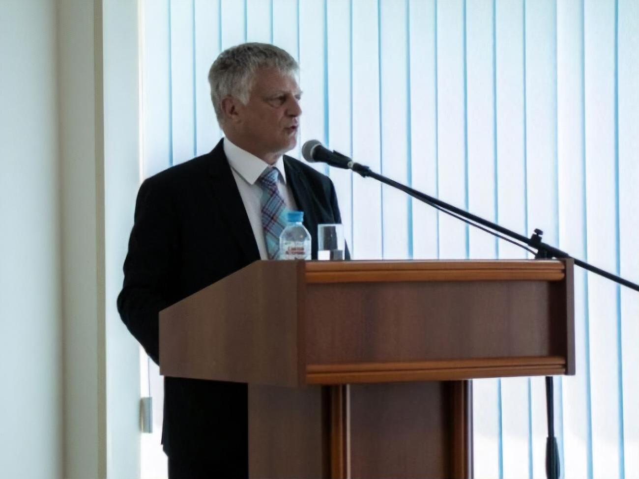 Еме висунув ініціативу в Раді Європи з метою налагодити переговори між ОРДЛО й Україною, а також дати можливість "владі ЛДНР" викласти там свою позицію