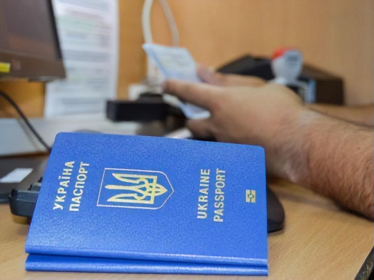 Оформлювати ID-картку й закордонний паспорт за один раз буде швидше й дешевше – Соколюк