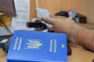 Соколюк: Оформлять ID-карту и заграничный паспорт за один раз будет быстрее и дешевле