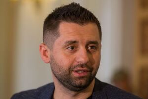 Арахамия: Люди хотят запугать народных депутатов, чтобы они фактически не пришли в зал, когда будет голосование
