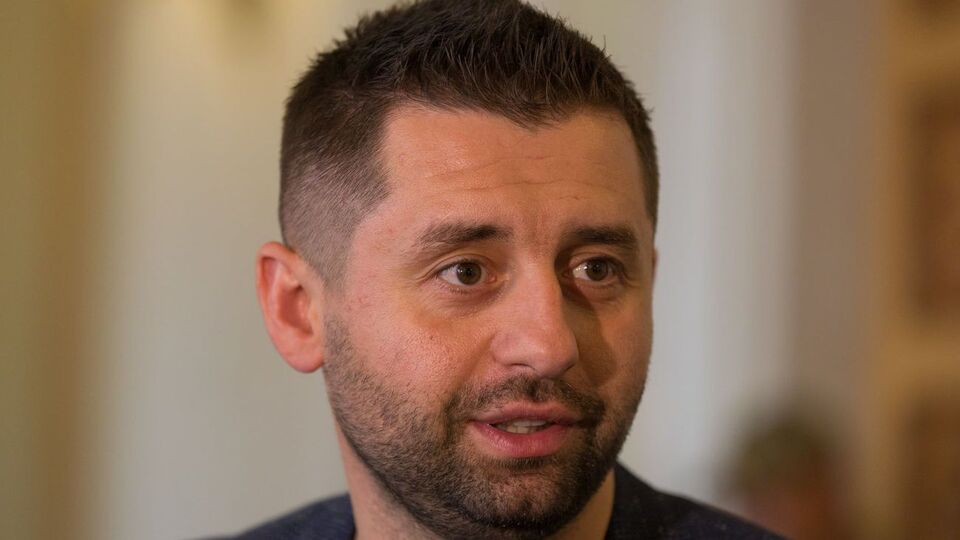 Арахамия: Люди хотят запугать народных депутатов, чтобы они фактически не пришли в зал, когда будет голосование