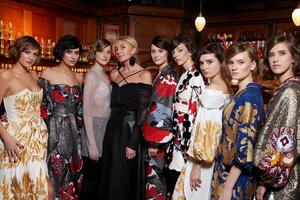 Магдыч (в черном платье): Наряды, в которых я появляюсь на публике, мои клиентки тут же хотят с меня снять