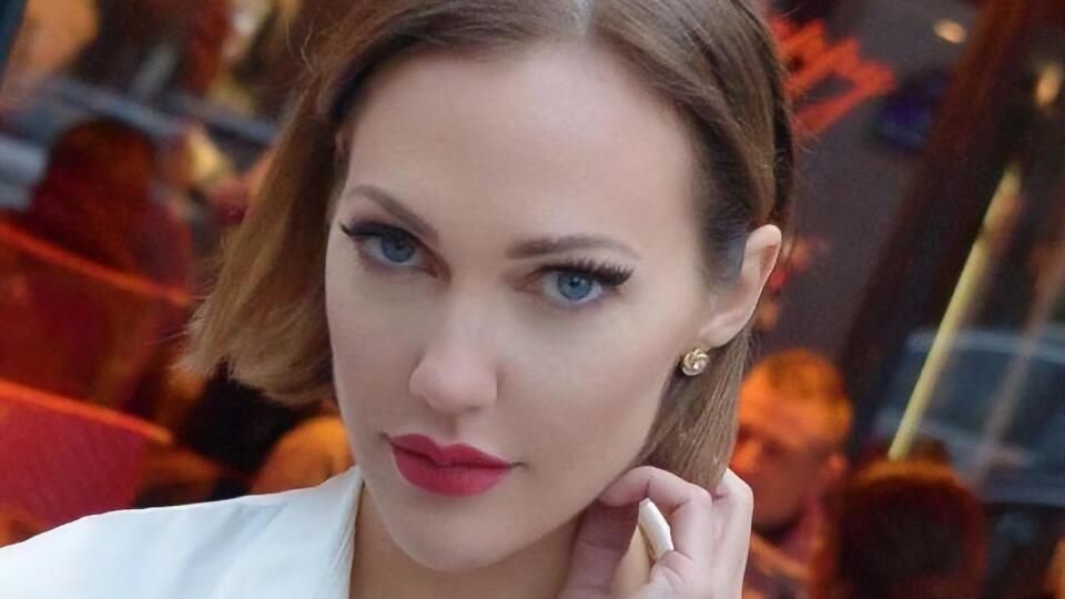 Узерлі показала фігуру в короткій сукні