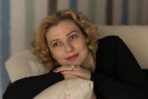 Монахова: Мы современные люди и понимаем, что в искусстве художнику позволено все