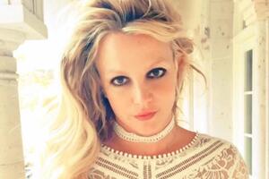 Спірс: Залишайтеся щасливими й чудовими цього святкового сезону!